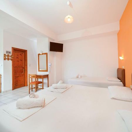 Komninos Rooms Panagia  Luaran gambar