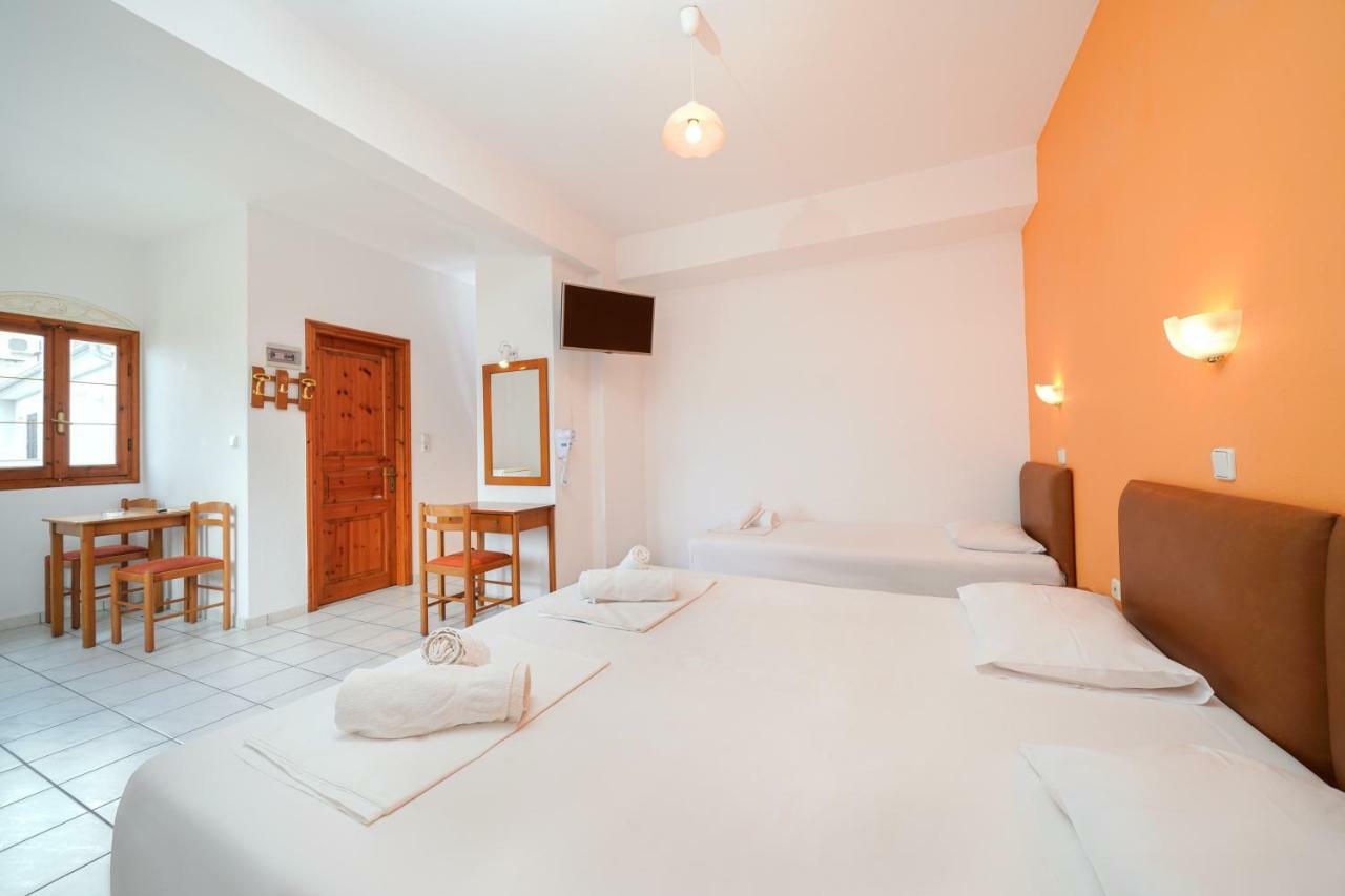 Komninos Rooms Panagia  Luaran gambar