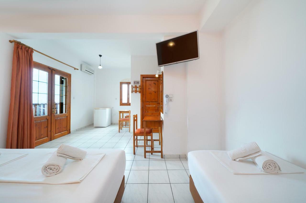 Komninos Rooms Panagia  Luaran gambar