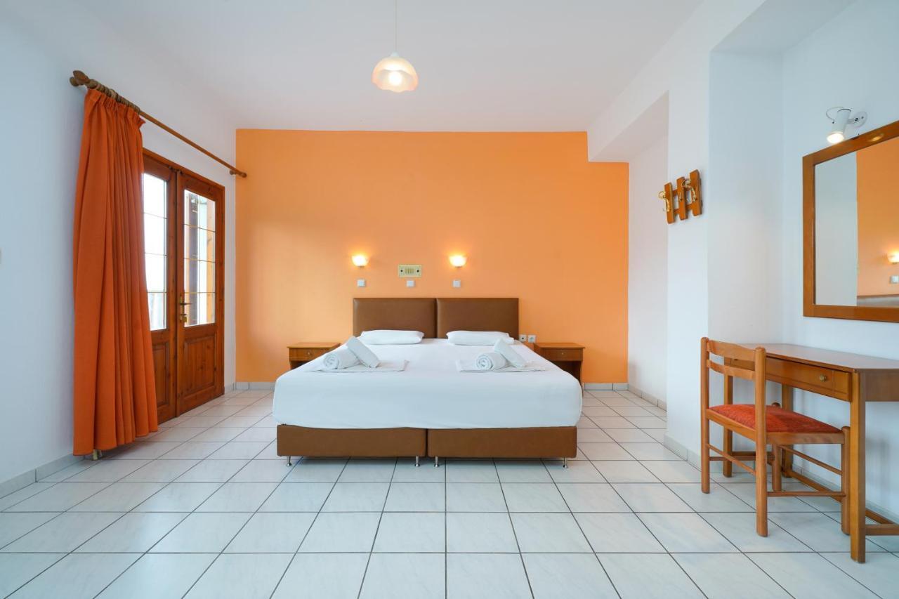 Komninos Rooms Panagia  Luaran gambar