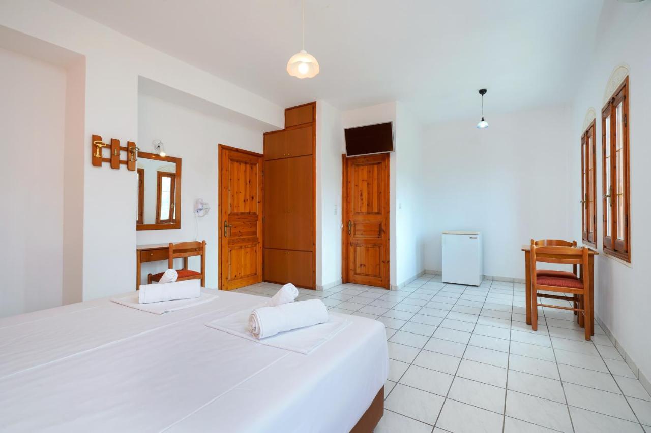 Komninos Rooms Panagia  Luaran gambar