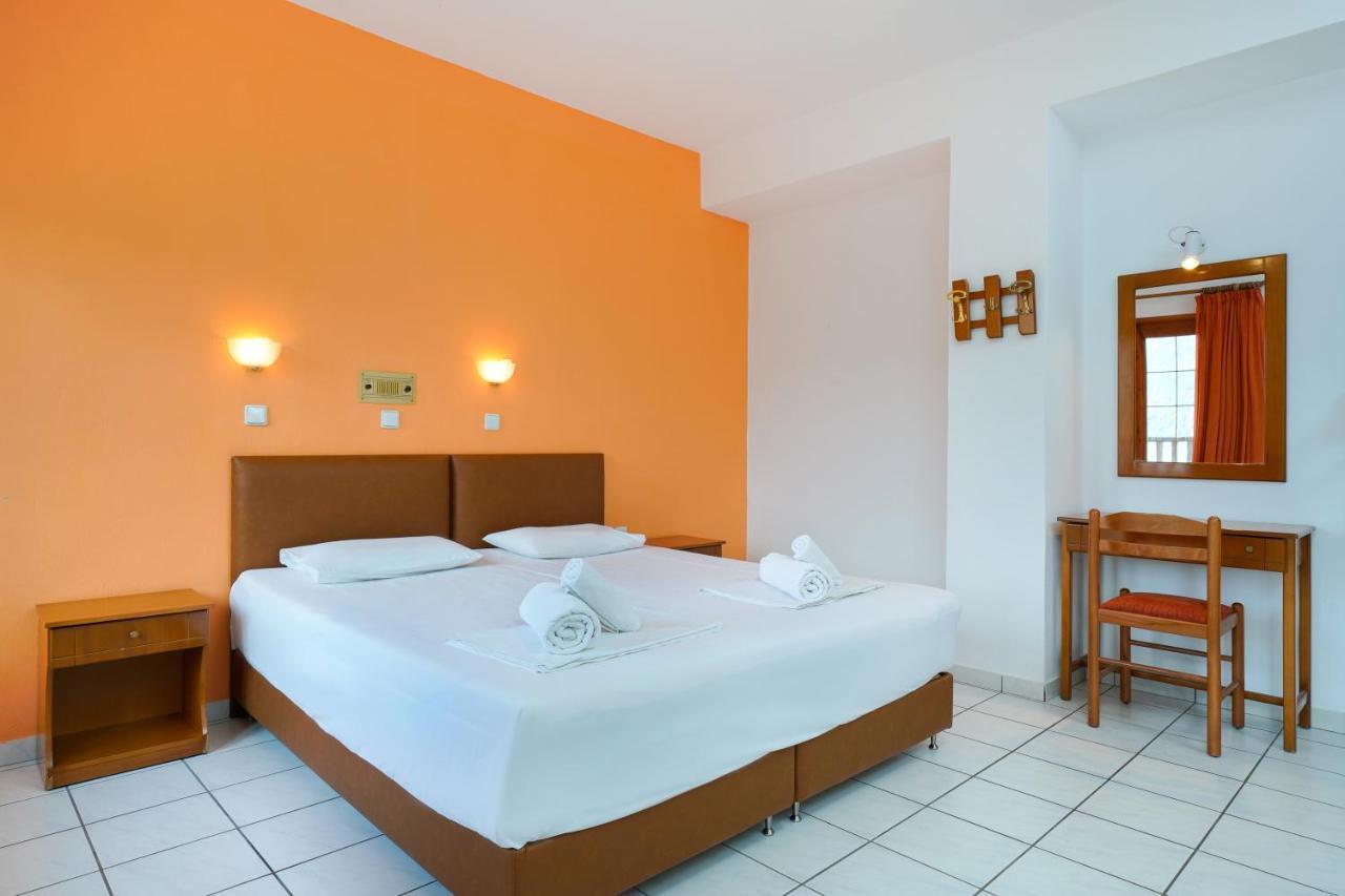 Komninos Rooms Panagia  Luaran gambar
